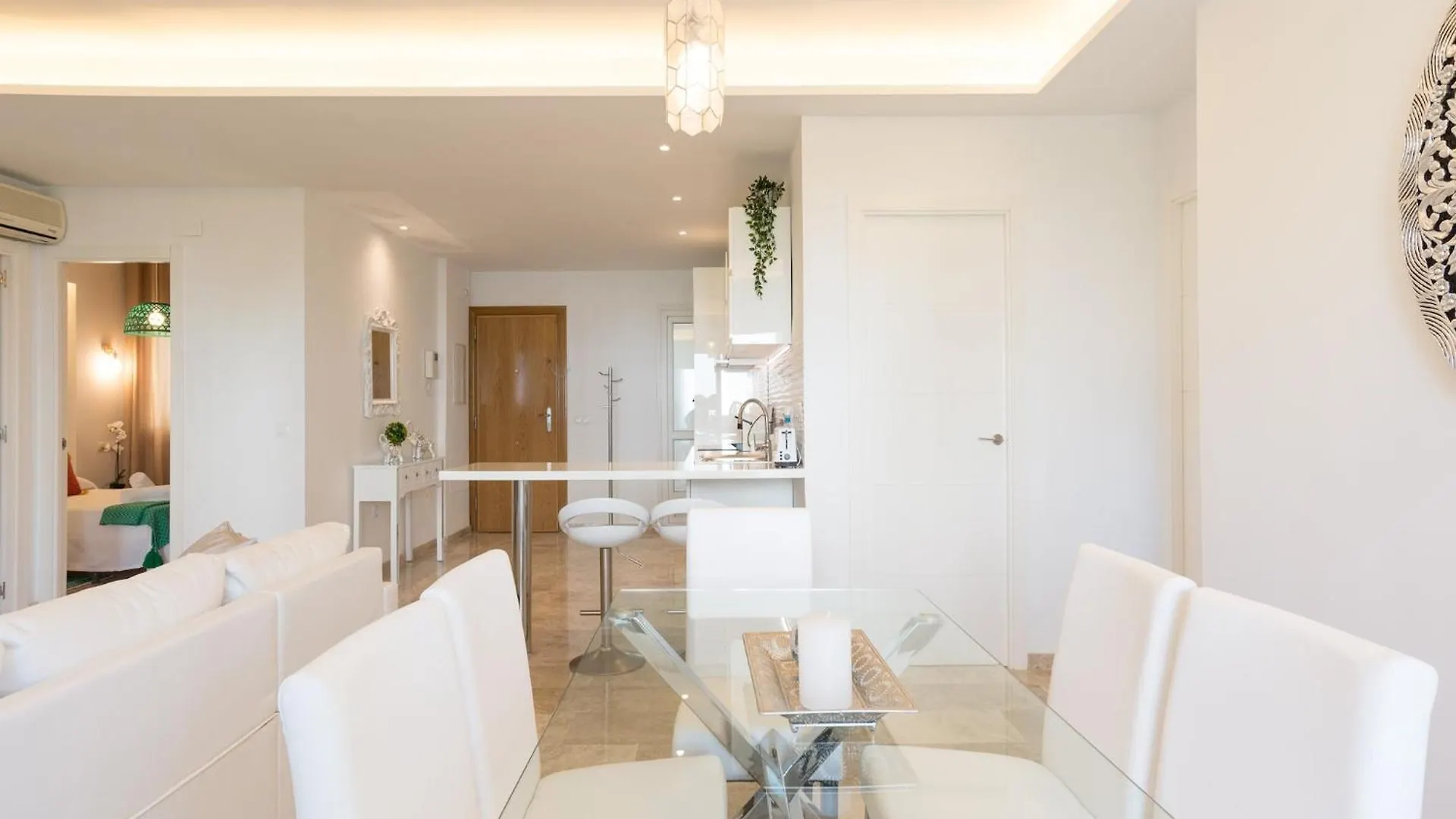 Sunny Apartment With Communal Pool Torremolinos