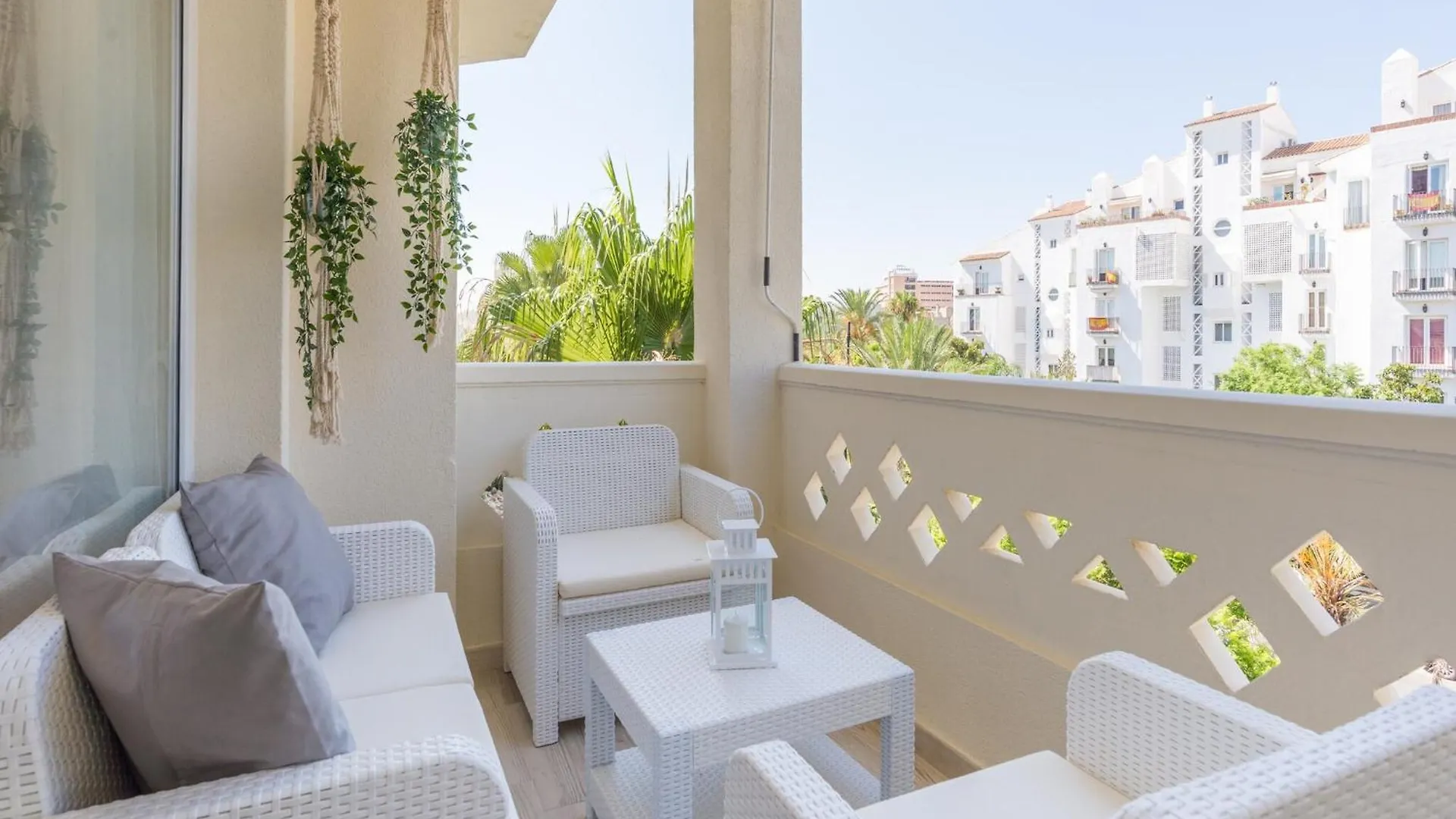 Sunny Apartment With Communal Pool Torremolinos
