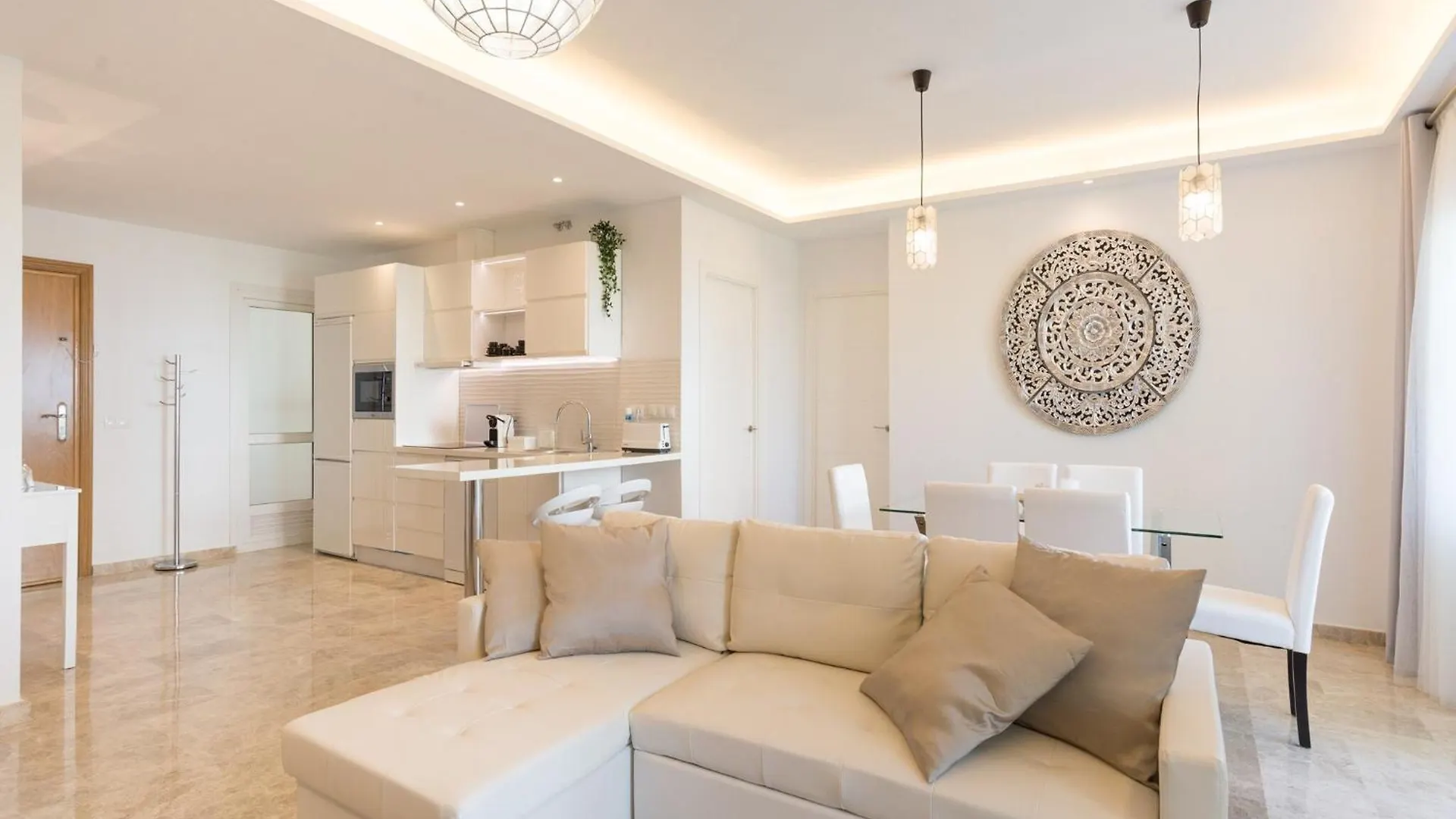 Sunny Apartment With Communal Pool Torremolinos