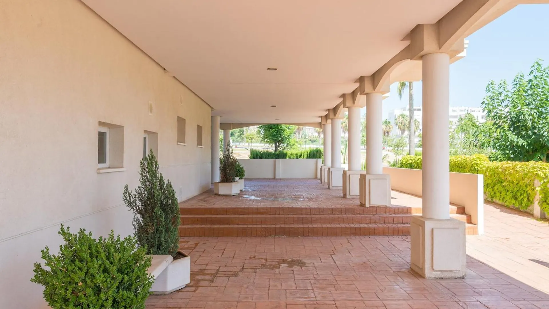 Sunny Apartment With Communal Pool Torremolinos