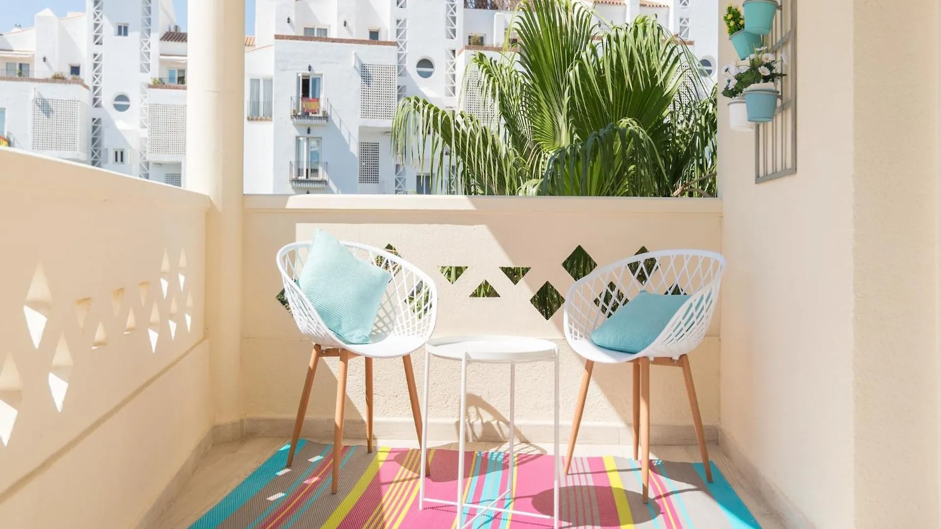 Sunny Apartment With Communal Pool Torremolinos